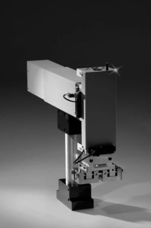 montiertes Gesamtsystem mit Vollintegration bestehend aus Lineareinheit, Hubeinheit, Zwischenposition und Greifer aus Pick+Place Baukasten von Friedemann Wagner